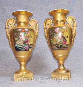 Paar Gold Dresden Porzellan Amphora Urnen Vasen Blumen Sprays