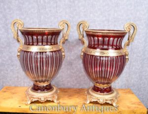 Paar Ruby Red Französisch Cut Glas Urnen Vasen Pflanzer Ormolu Fixtures