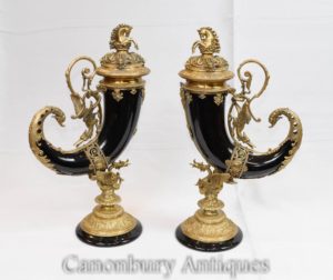 Paar Französisch Porzellan Horn von viel Vasen Urnen Füllhorn