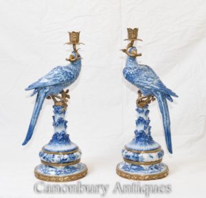 Pair Französisch Porzellan Parrot Leuchter Candelabras