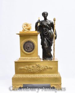 Antike französische Empire-vergoldete Bronze-Mantel-Uhr