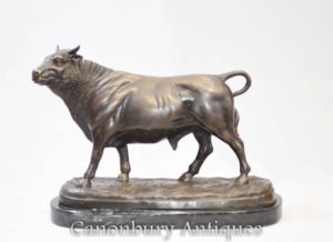 Französische Bronze Bull Statue Cow Bullock Casting