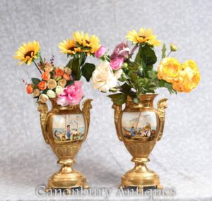Paar Dresden Porzellan Gold Vasen Urnen Klassisch