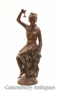 Italienische römische Jungfernstatue aus Bronze - weibliche Figur