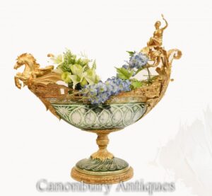 Monumental Glass Boater Dish Vase - Französischer Ormolu Cherub