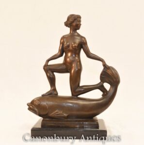 Fremiet Bronze Weibliche Akt- und Fischstatue - Klassische französische Skulptur