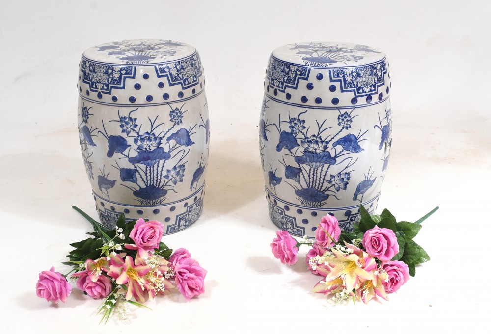 Ming Porzellansitze Chinesische Hockervasen in Blau und Weiß